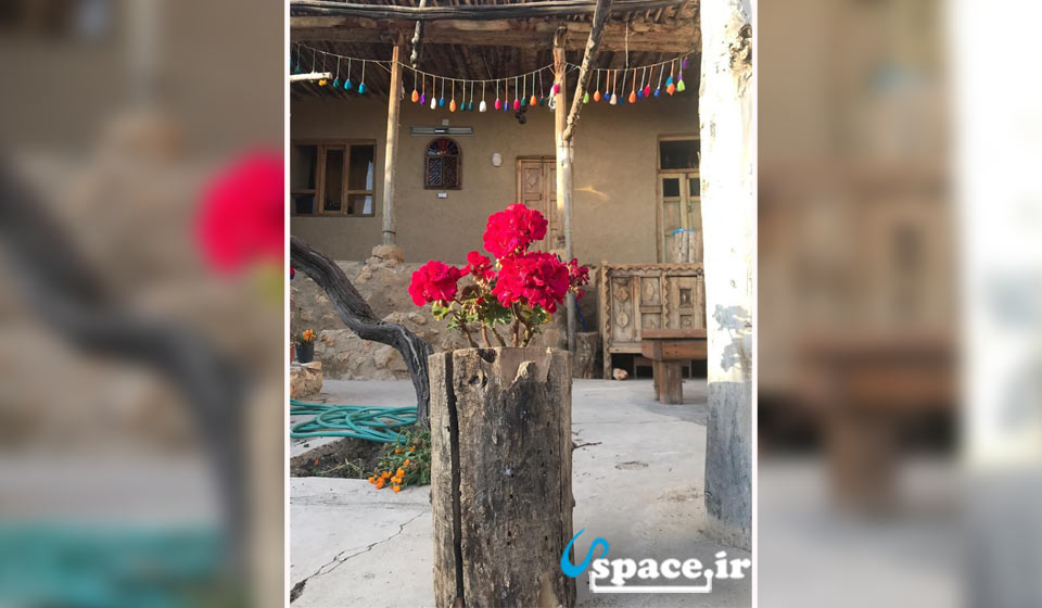 محوطه زیبای اقامتگاه بوم گردی سرای هما - سپیدان - روستای سرتلی